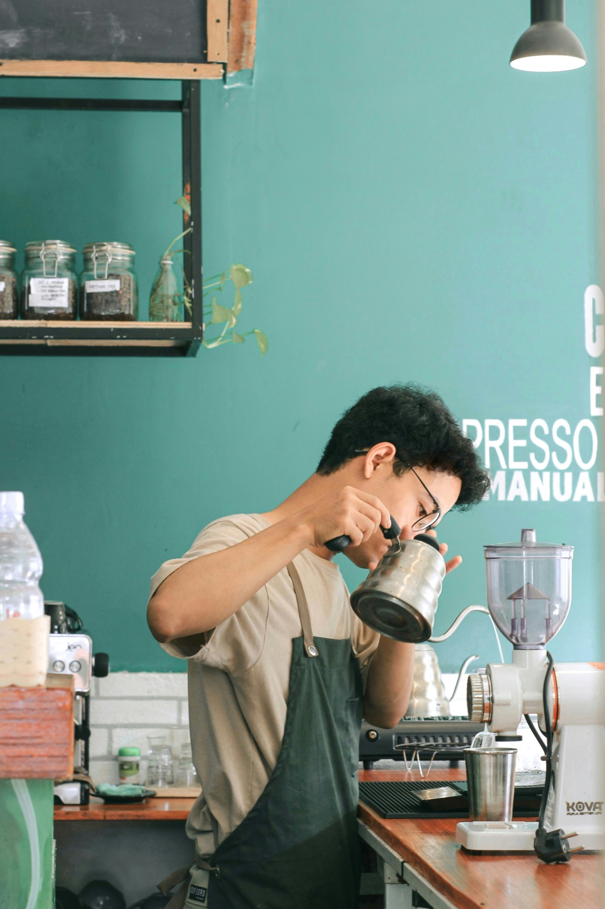 Barista préparant un café